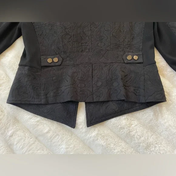 Cache Jacket. - Picture 9 of 15